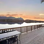 Unik Sjohytte I Lofoten Sandsletta